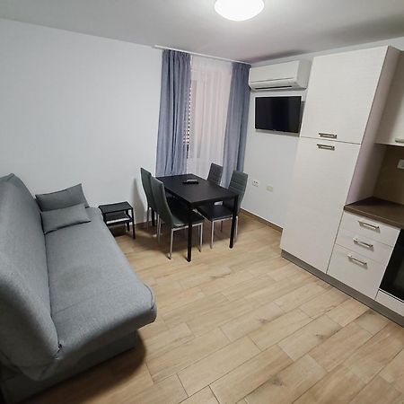 Apartments Lina Capodistria Esterno foto