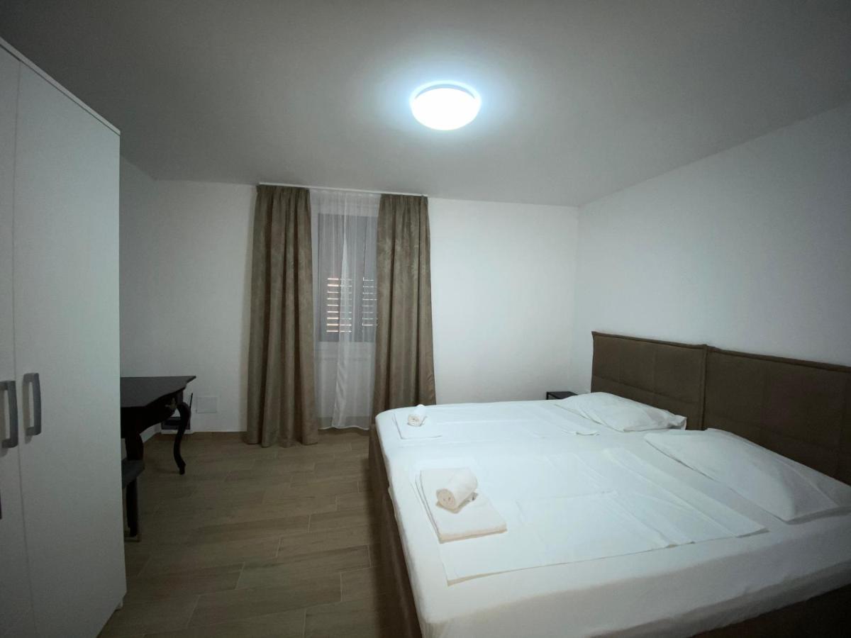 Apartments Lina Capodistria Esterno foto