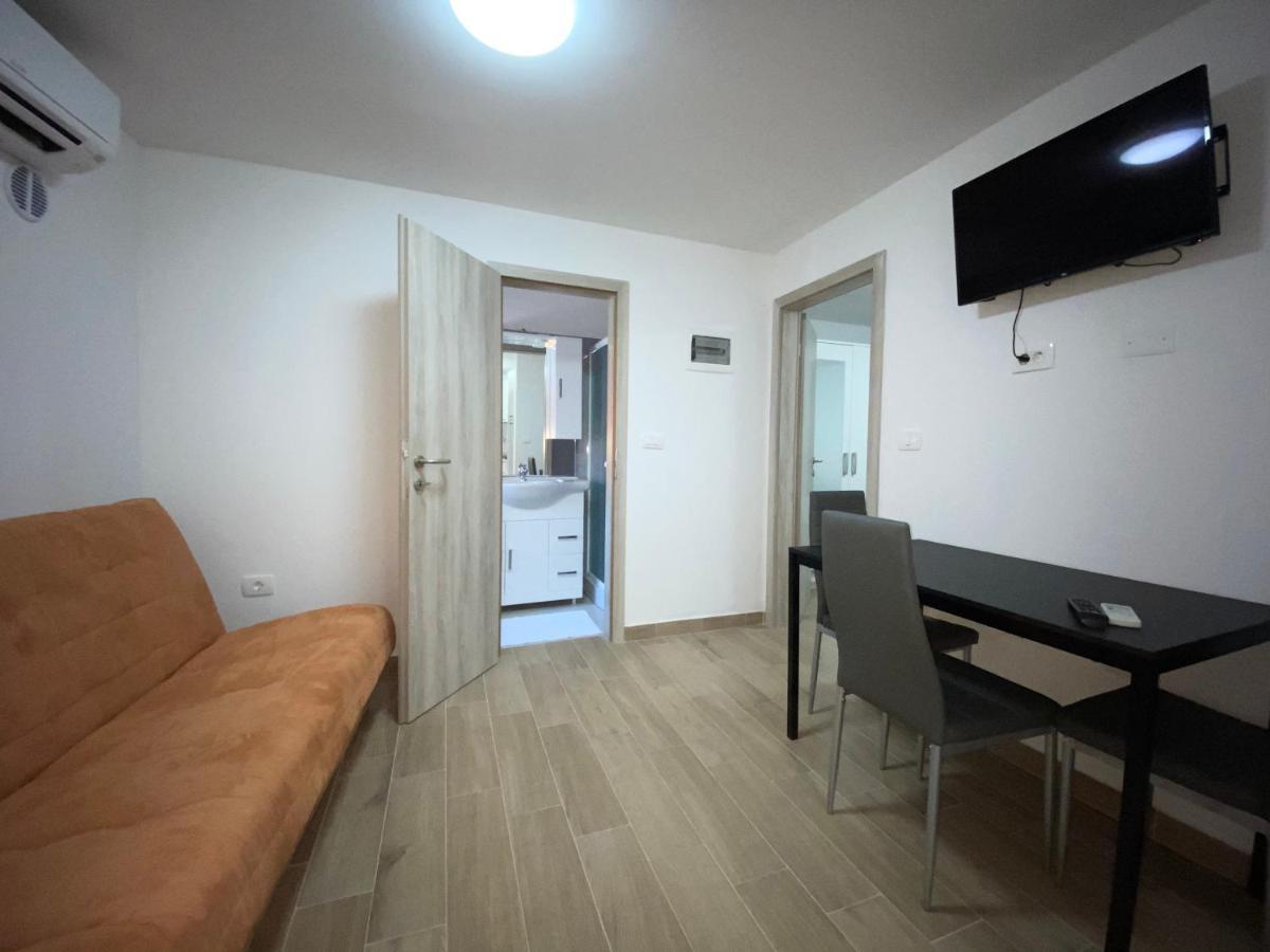 Apartments Lina Capodistria Esterno foto