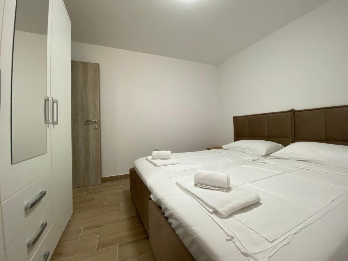 Apartments Lina Capodistria Esterno foto